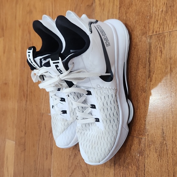 Mens Nike basketball shoes.‎ - Picture 1 of 5